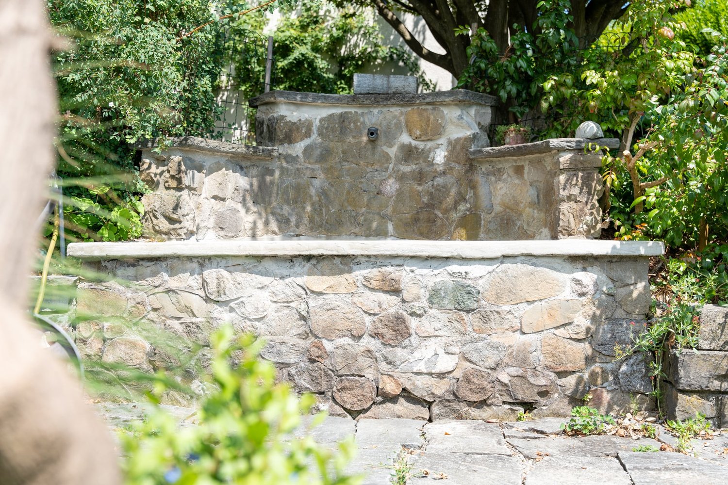 Sanierter Steinbrunnen
