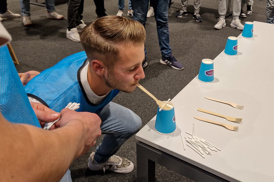 Schmid Lernender bei Spiel an Lehrlingsausfllug