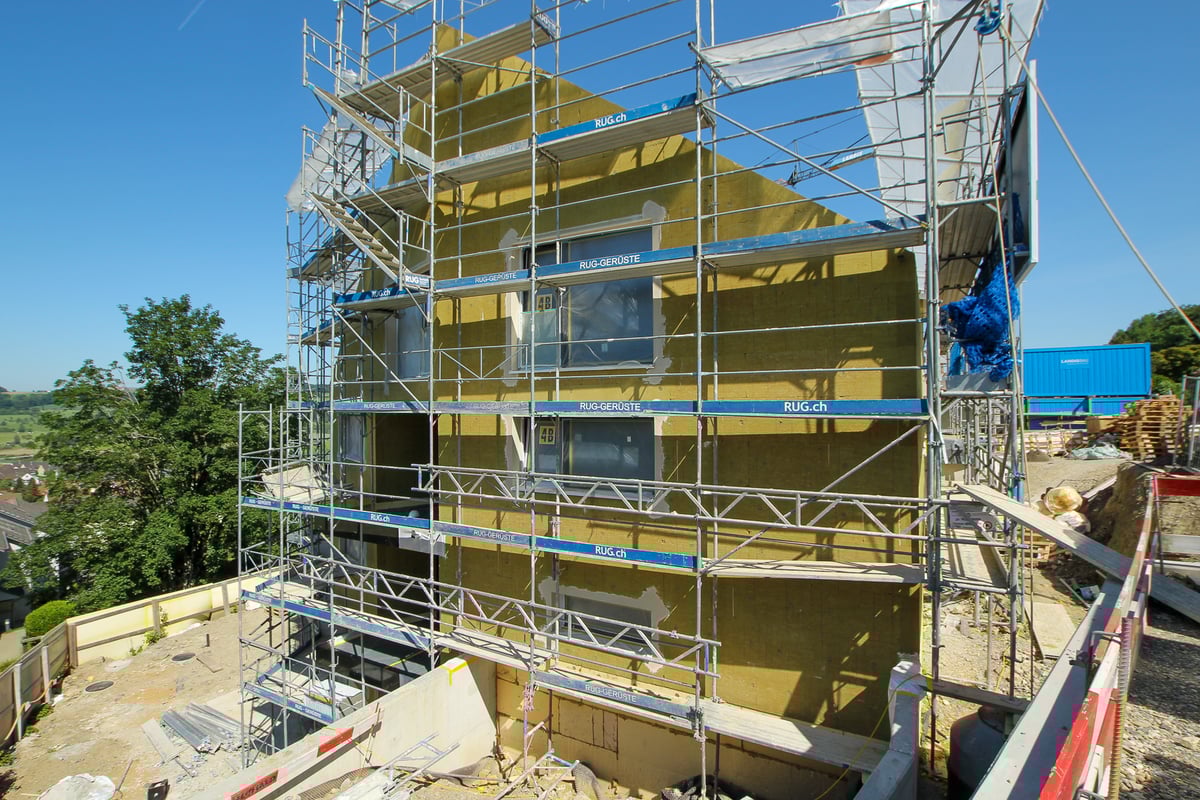 Schmid Projekt Bonstetten Sunnenberg Fassade Mai (1)
