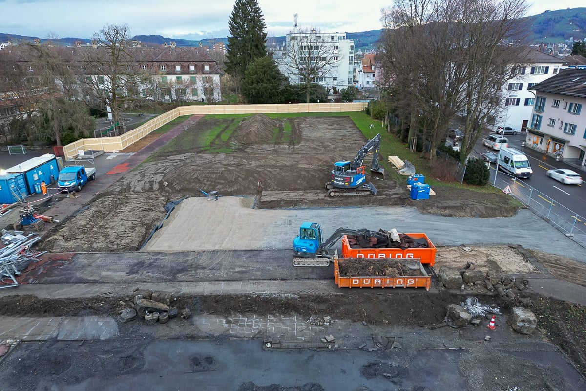 Baugrubenaushub des zukünftigen Schulhausprosisorium