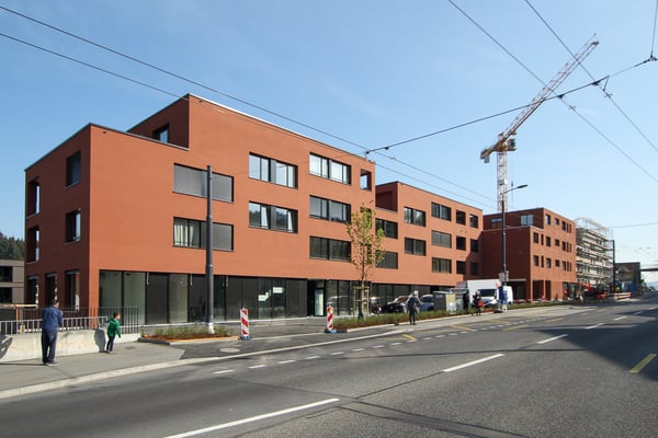 Verputze Aussenfassade der Wohnüberbauung St. Klemens in Ebikon