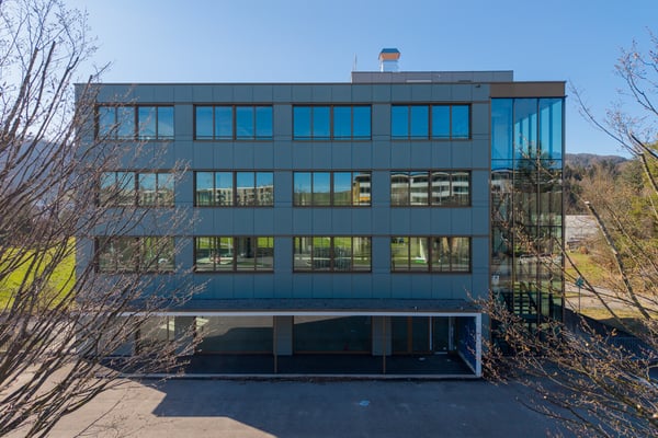 Gewerbegebäude 48, Zürichstrasse 81