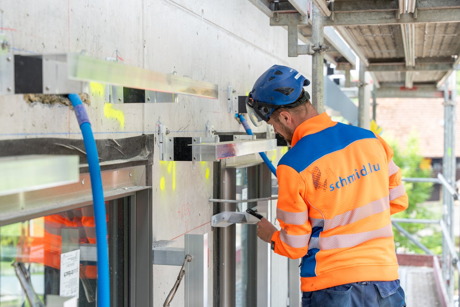 Fassadenbauer bei der Arbeit bei der Ronmatt in Ebikon
