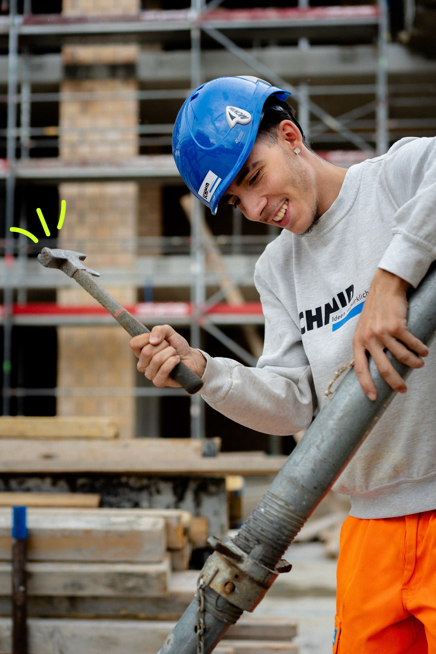 Lernender auf der Baustelle