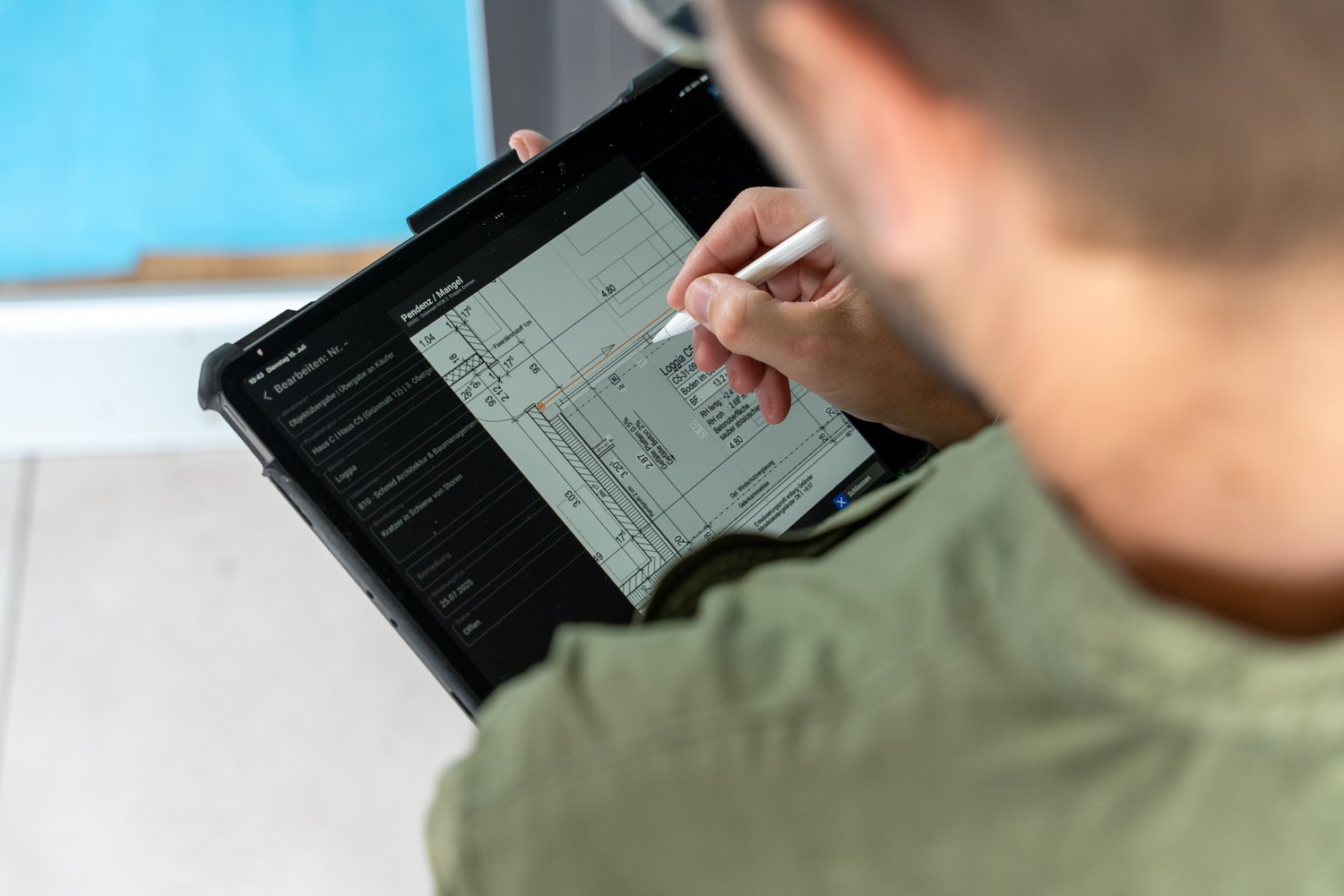 Schmid-Mitarbeiter-Bauleiter-Kontrolle-Maengel