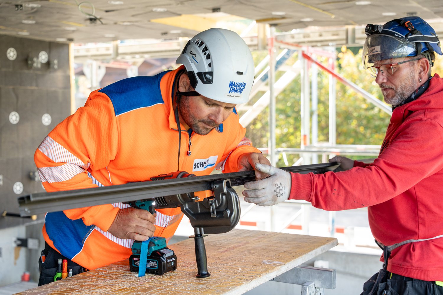 Fassadenbauer bei der Arbeit