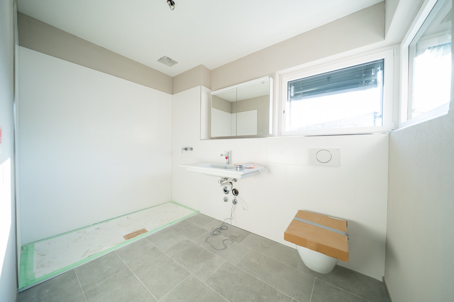 Neue Nasszelle mit Dusche