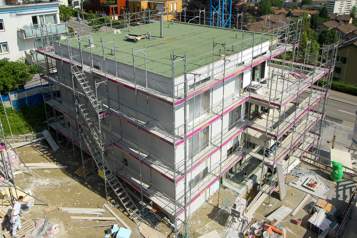 Neubau MFH Birmensdorferstrasse in Zuerich - Fassade mit Gerüst
