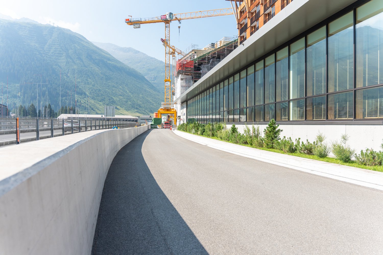 Mauer und Strasse Fly Over