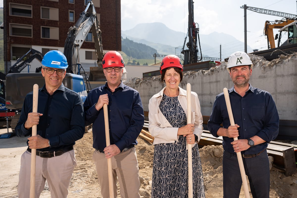Bauherrschaft Andermatt Central beim Spatenstich