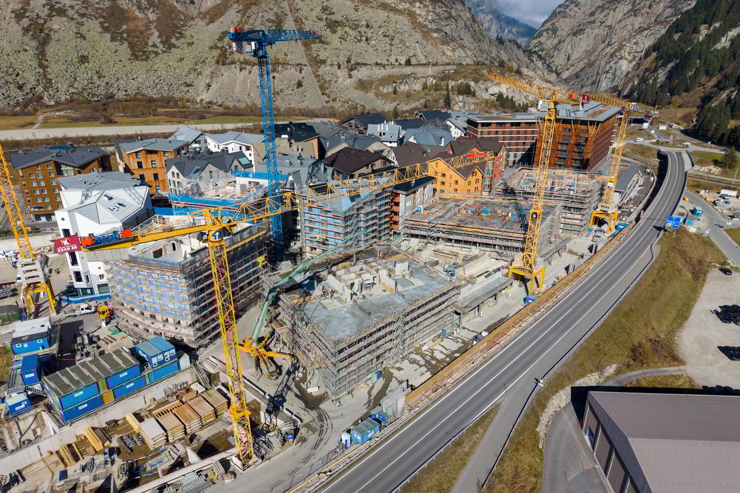 Drohenaufnahmen vom Hotel in Andermatt - Baustelle