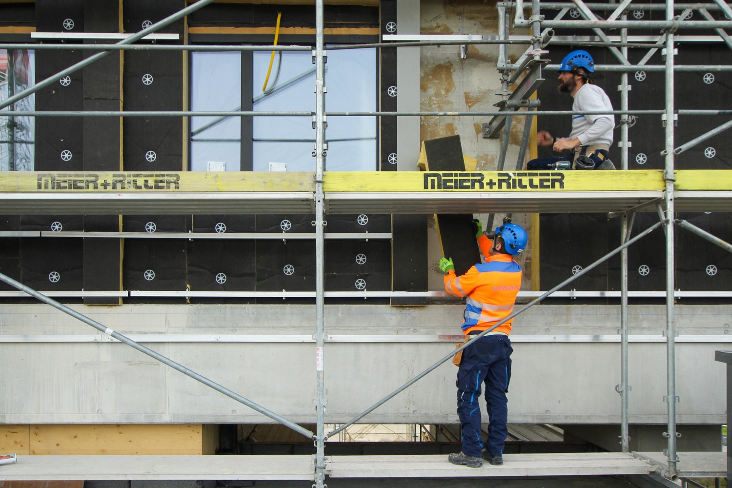 Fassadenbauer bei der Arbeit