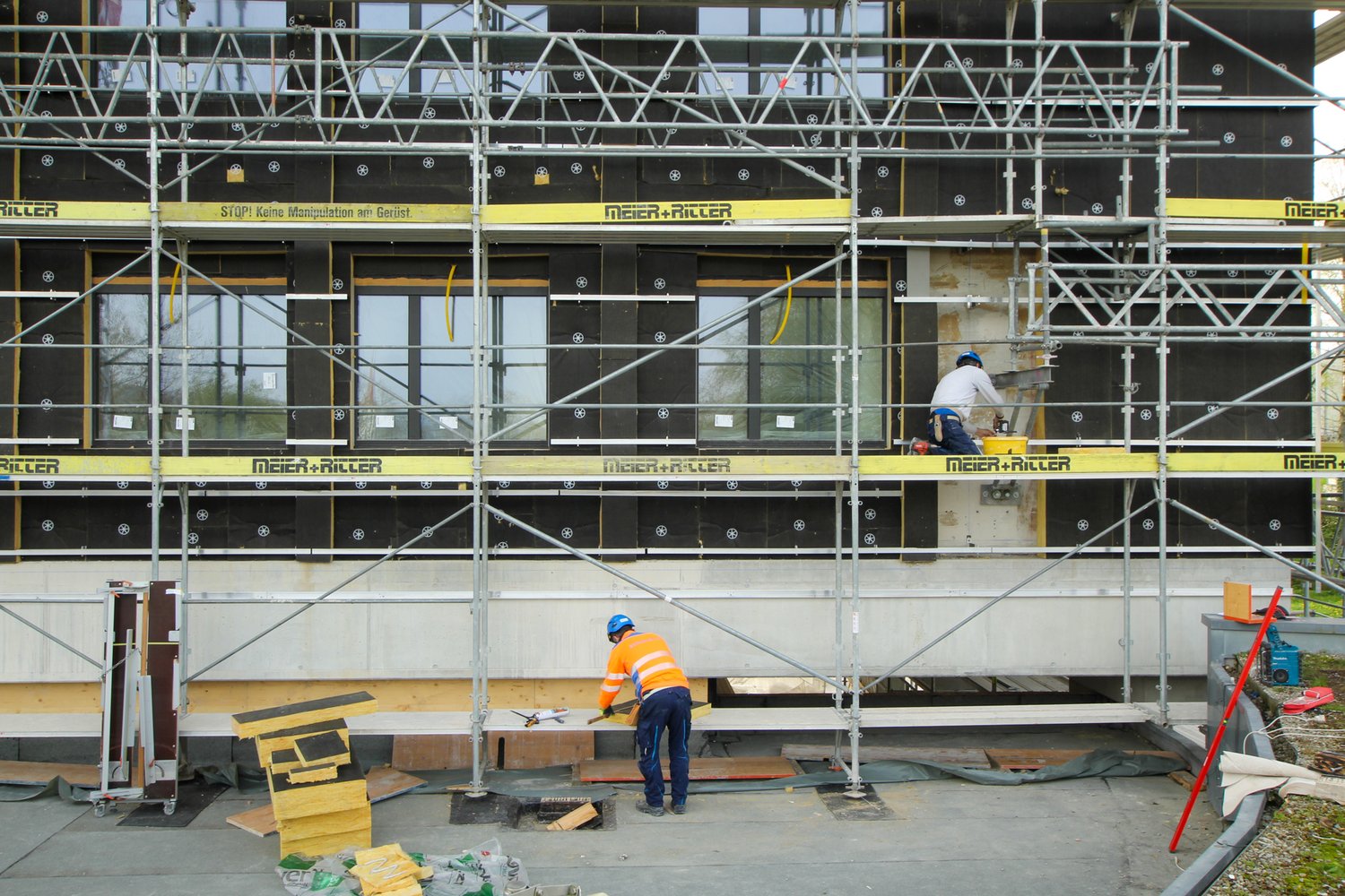 Fassadenbauer bei der Arbeit