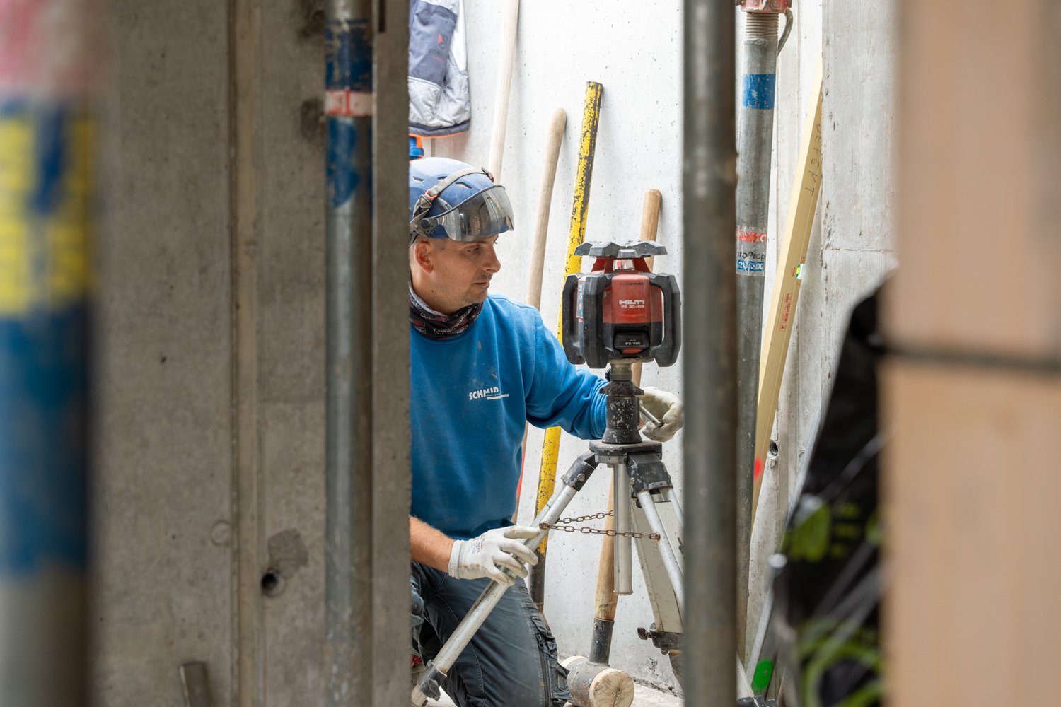 Mitarbeiter der Bauunternehmung bei der Arbeit