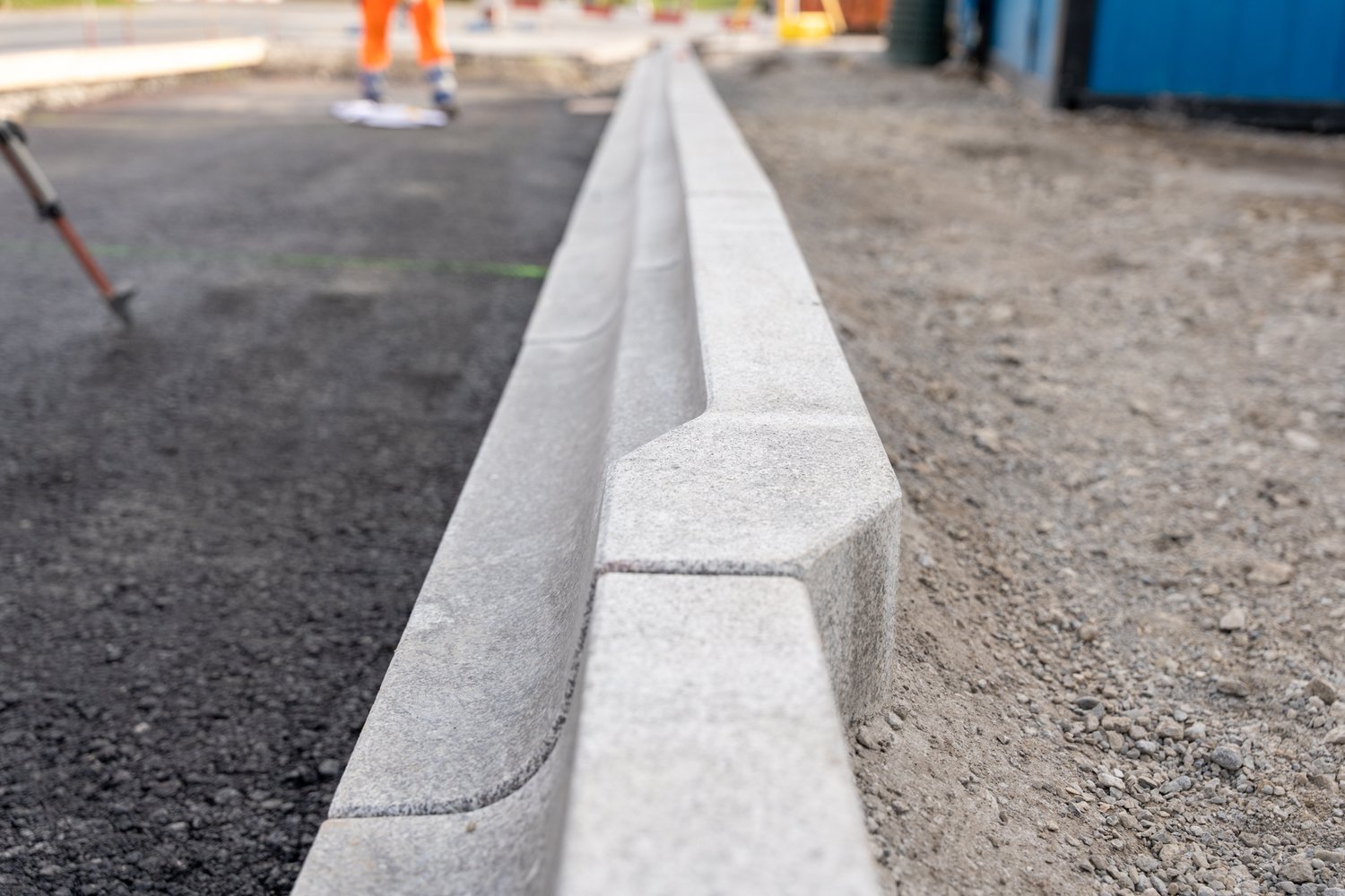 Randstein der Busstation