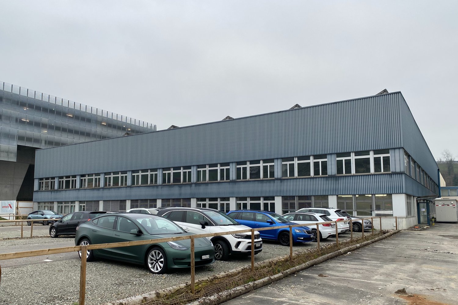 Schmid-Projekt-Dierikon-Komax-Halle-Aussenansicht