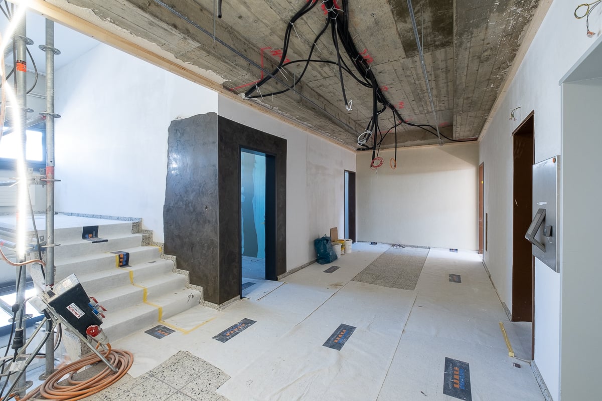 Treppenhaus im Umbau des Bürogebäudes der Komax