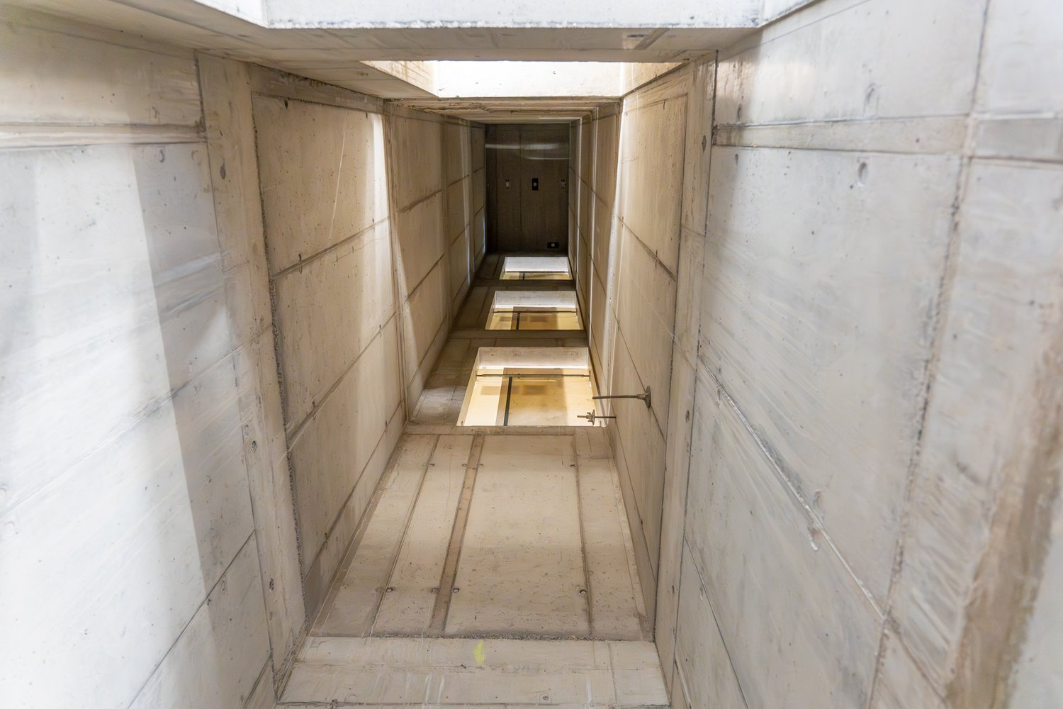 Blick in den Liftschacht im Rohbau