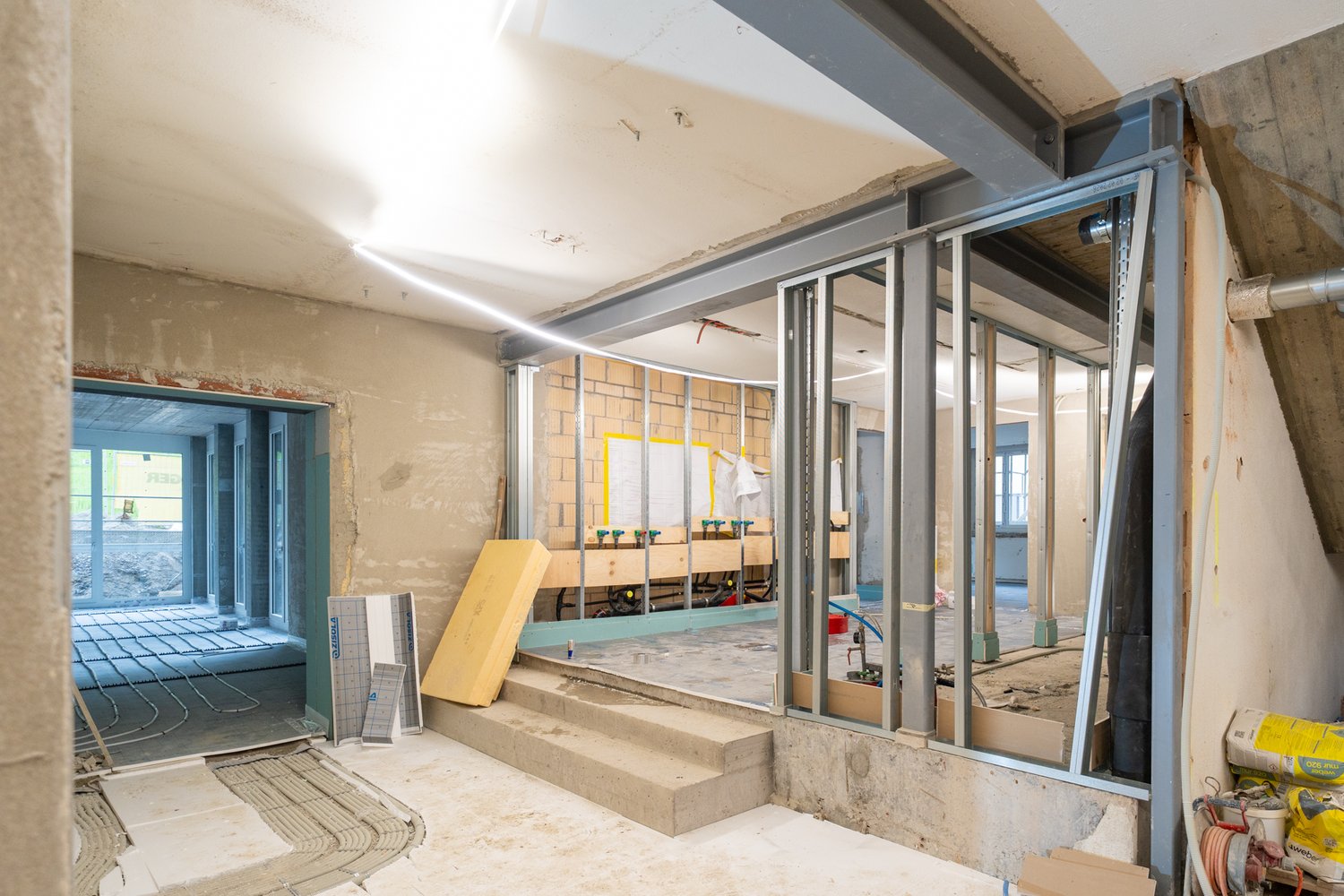 Umbau Raum mit den offenen Wänden