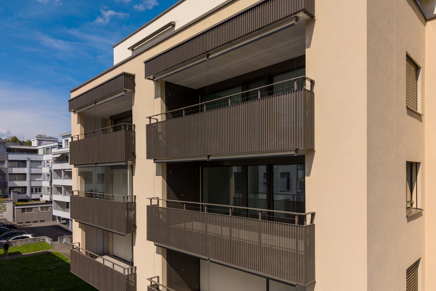 Fassade mit den Balkonen im Gartenweg in Ebikon