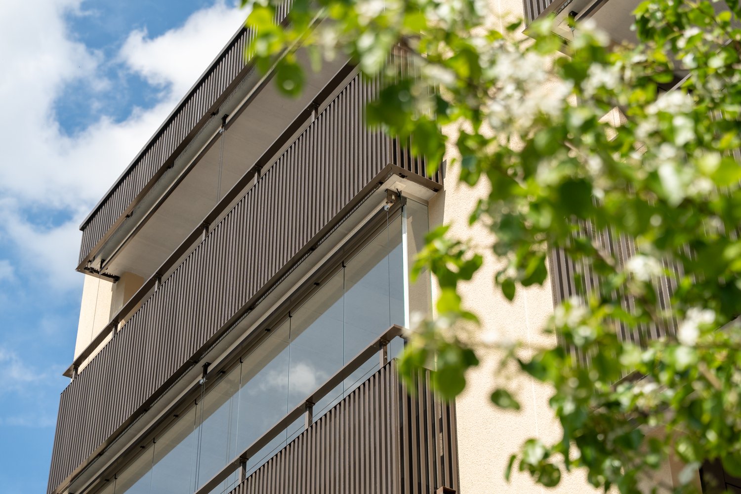 Balkongeländer des MFH im Gartenweg in Ebikon