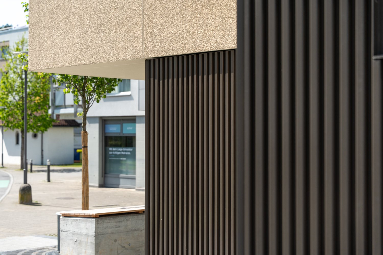 Fassadendetail des neuen MFH im Gartenweg in Ebikon