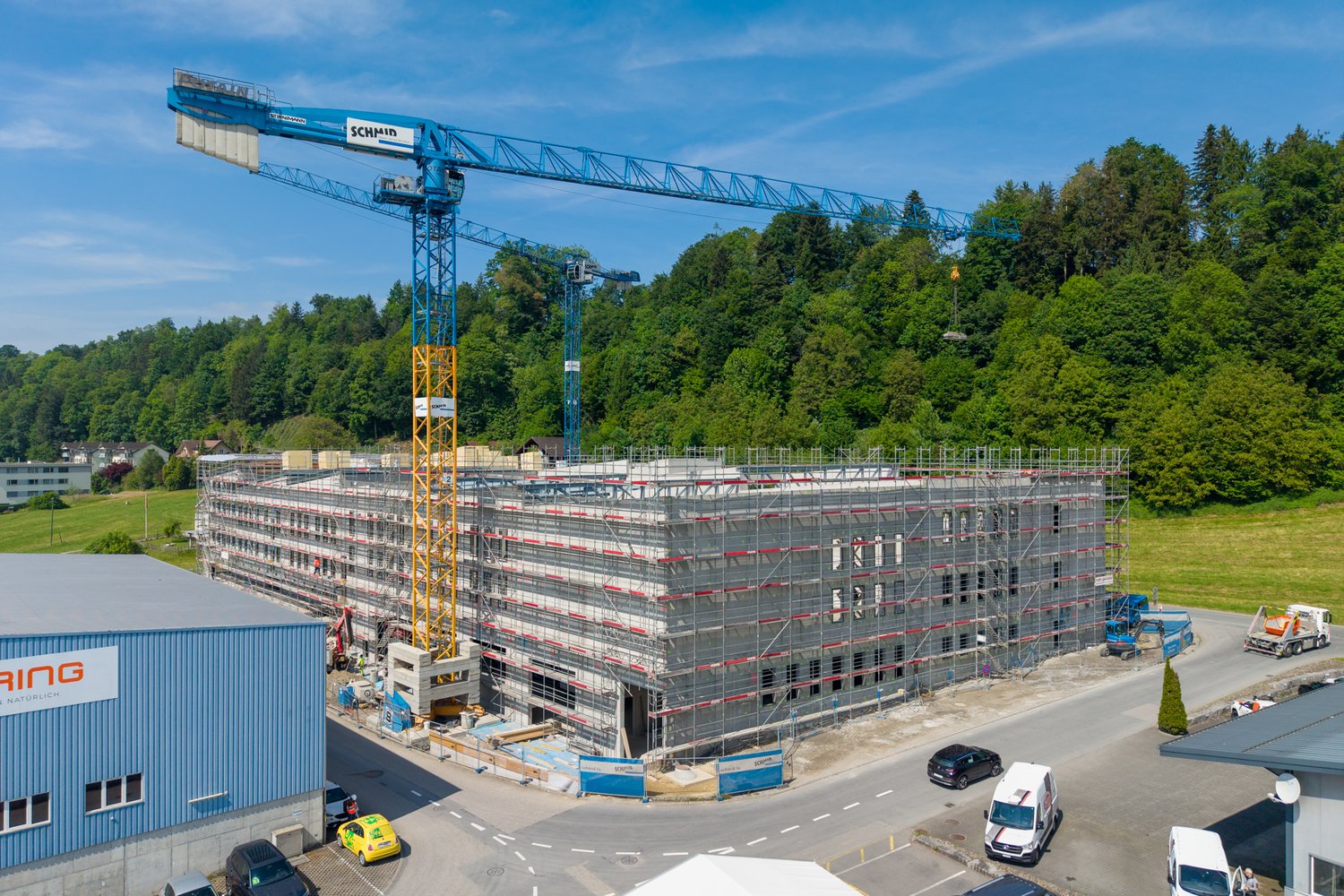 Blick auf den Rohbau des Gewerbegebäudes in Ebikon