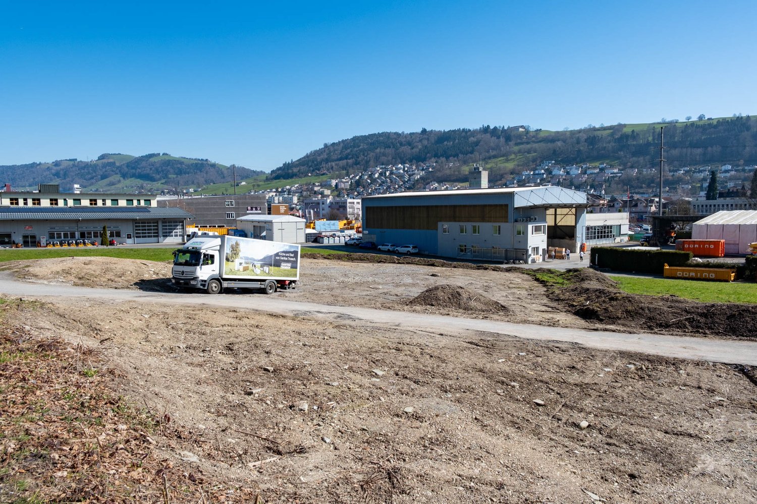 Grundstück der geplanten Gewerbehalle Ronmatt in Ebikon