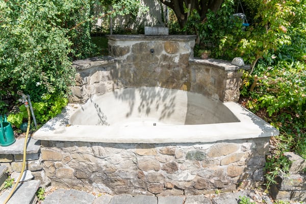 Steinbrunnen Berta-Reginastrasse