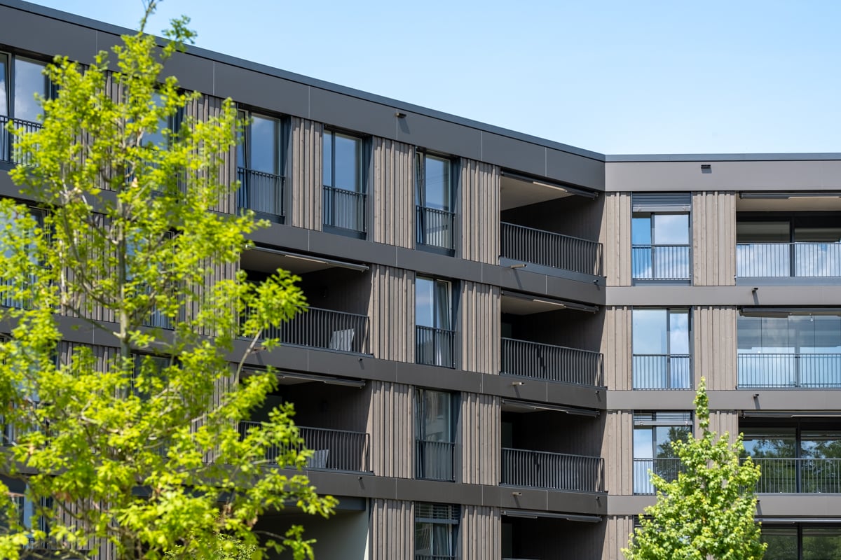 Blick auf die Fassade der Wohnüberbauung Grünmatt in Emmen