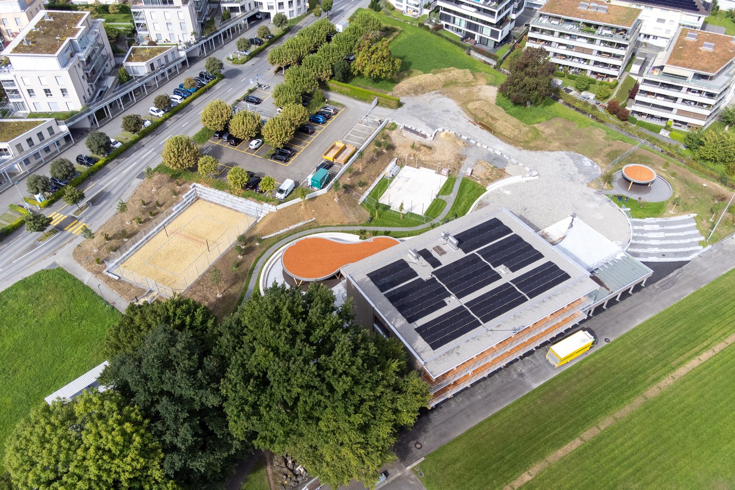 Drohnenaufnahme Schulhaus Matt in Hergiswil