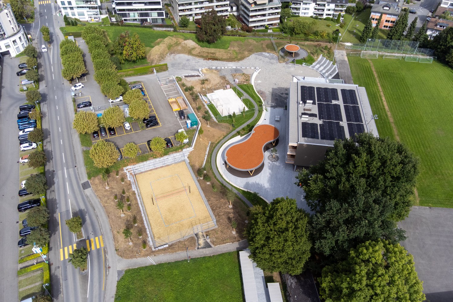 Drohnenaufnahme des Schulhauses Matt in Hergiswil