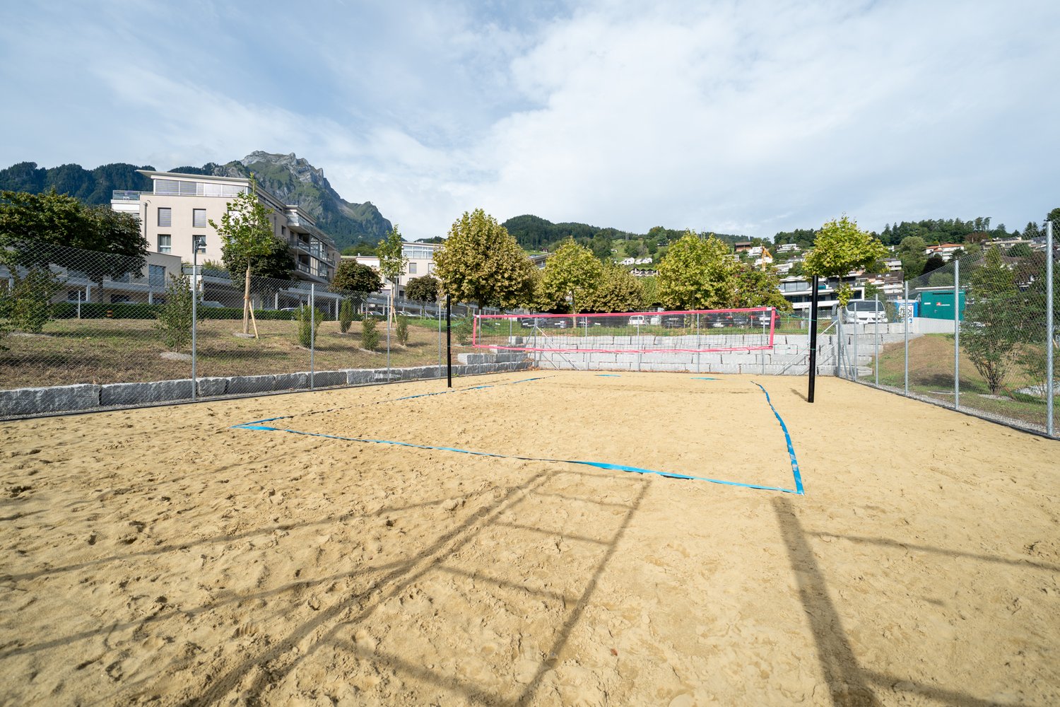 Neugestaltete Umgebung Schulhaus Matt in Hergiswil