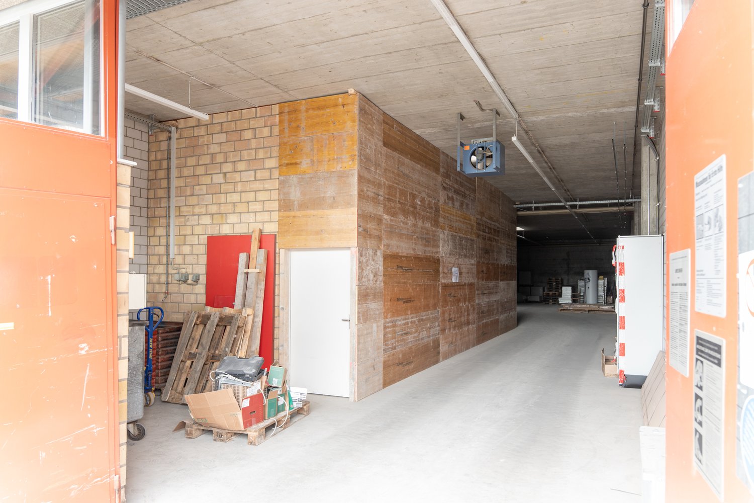 Blick in einen Gang der Umgebaut wird