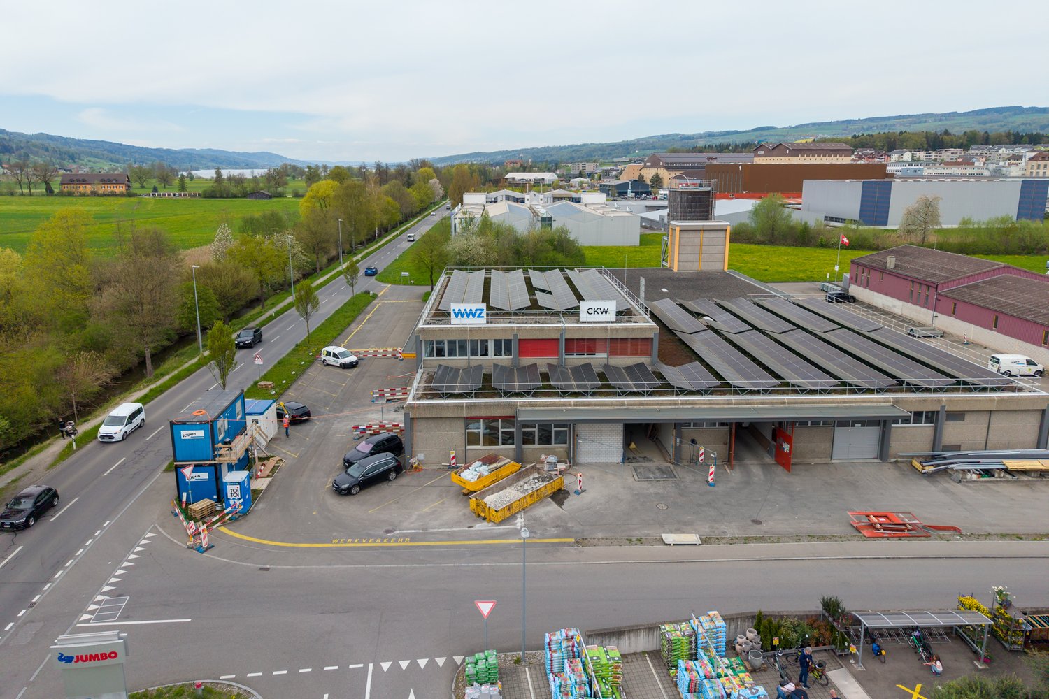 Drohnenaufnahme des Feuerwehrgebäudes von Hochdorf