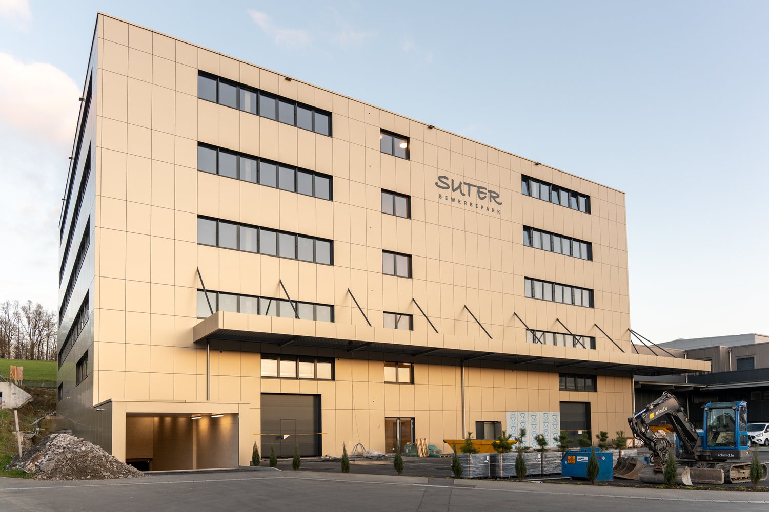 Aussenfassade Gewerbepark Suter in Hochdorf