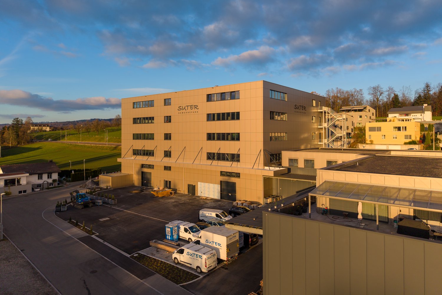 Aussenfassade Gewerbepark Suter in Hochdorf