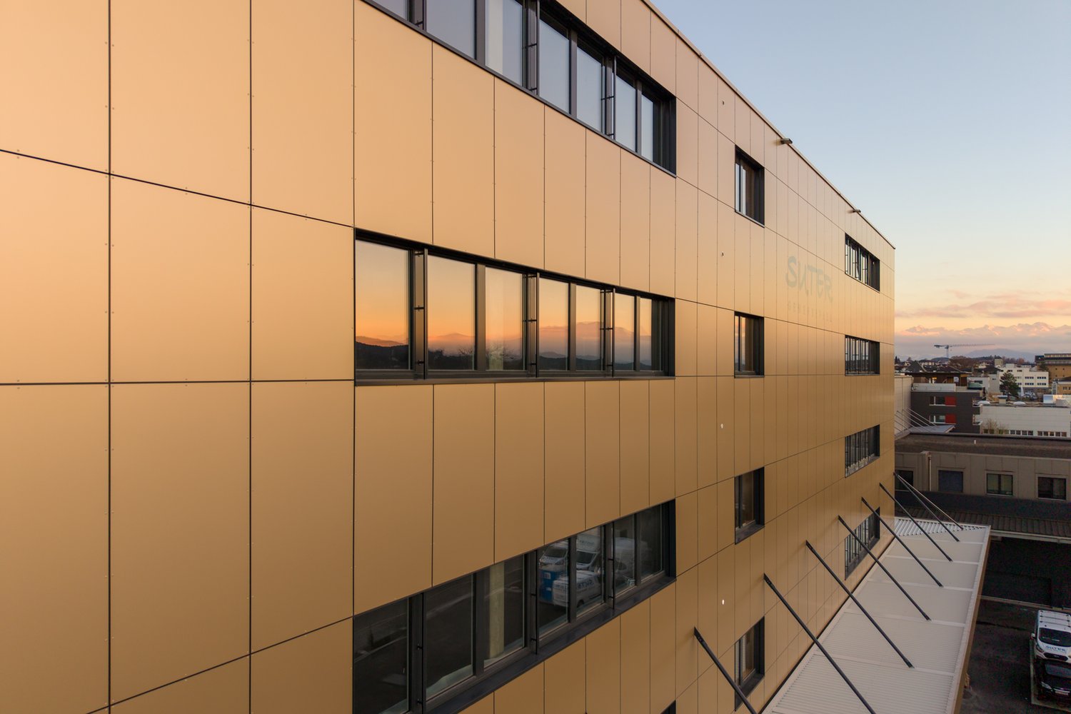 Aussenfassade Gewerbepark Suter in Hochdorf