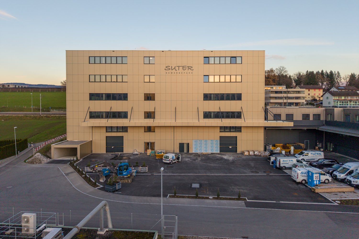 Aussenfassade Gewerbepark Suter in Hochdorf