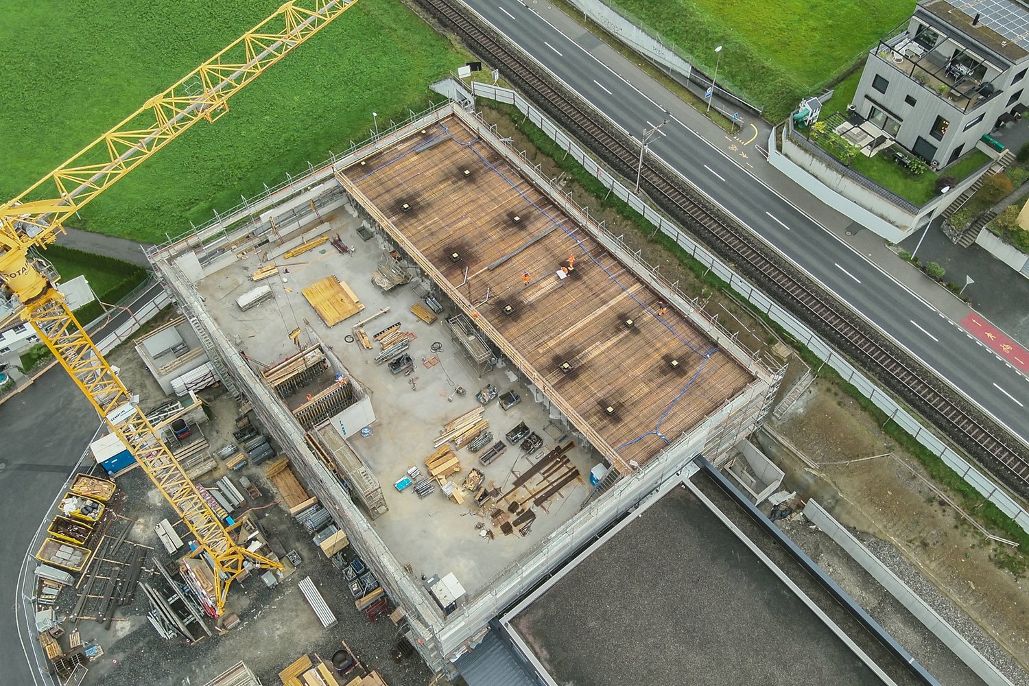 Luftaufnahmen des Rohbaues am Turbiweg in Hochdorf