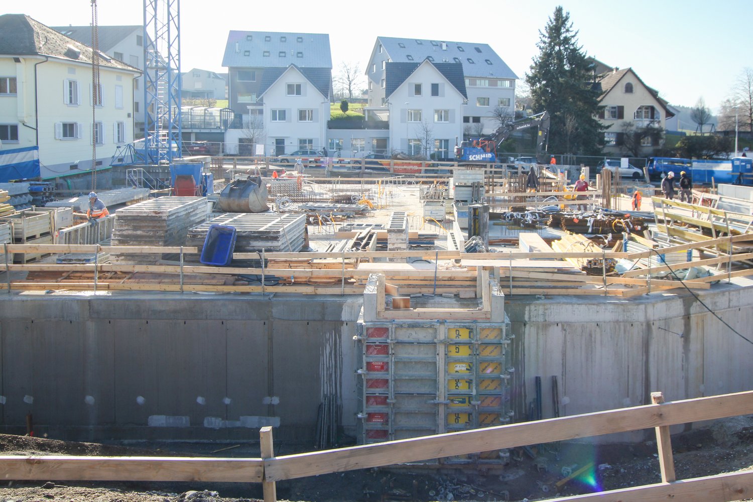 Rohbau des MFH in Knonau