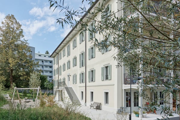 Fassade der Alten Ziegelei in Kriens nach der Sanierung.