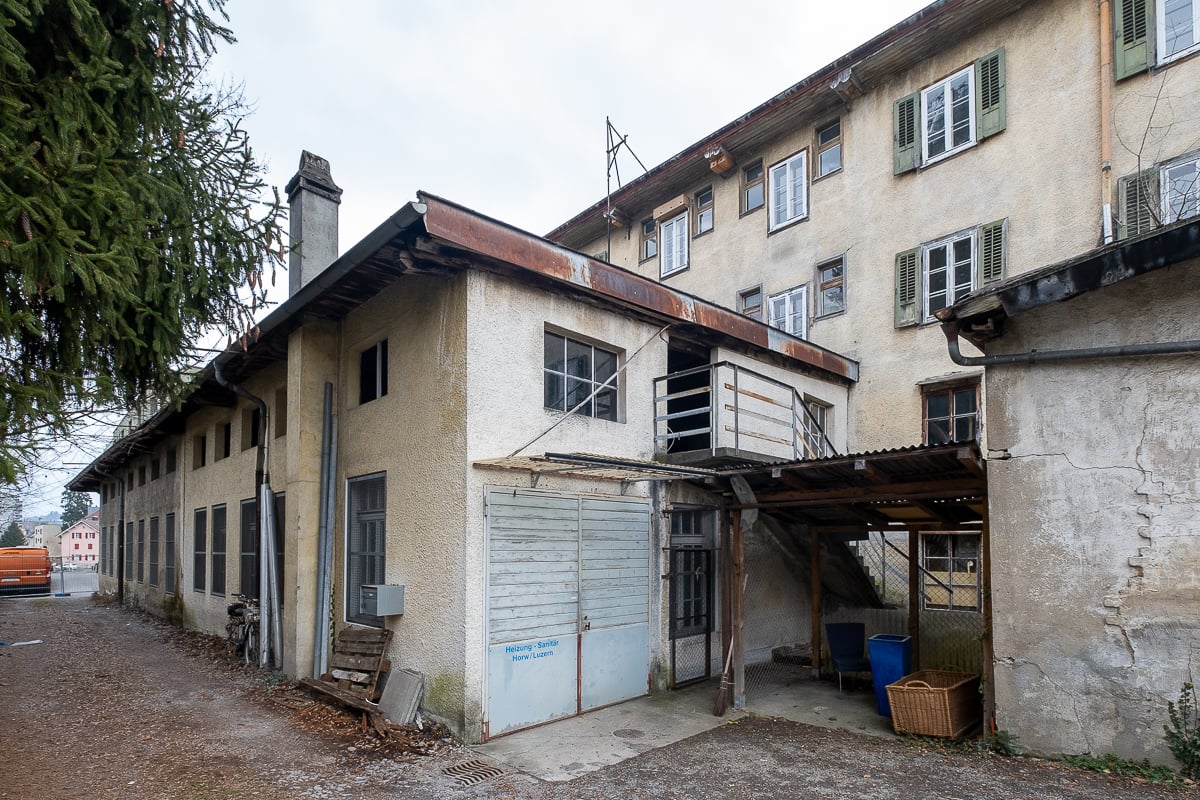 Aussenansicht der Anbauten der Alten Ziegelei Kriens