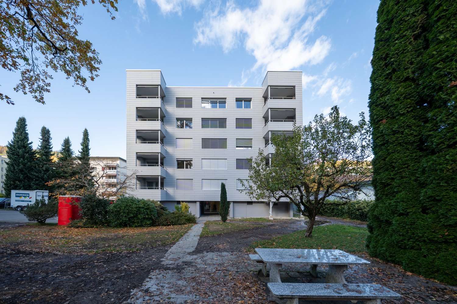 sanierte Fassade des MFH im Gärtnerweg in Kriens