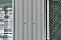 Befestigung der Welleternitfassade, Abschluss Fenter und Gitter