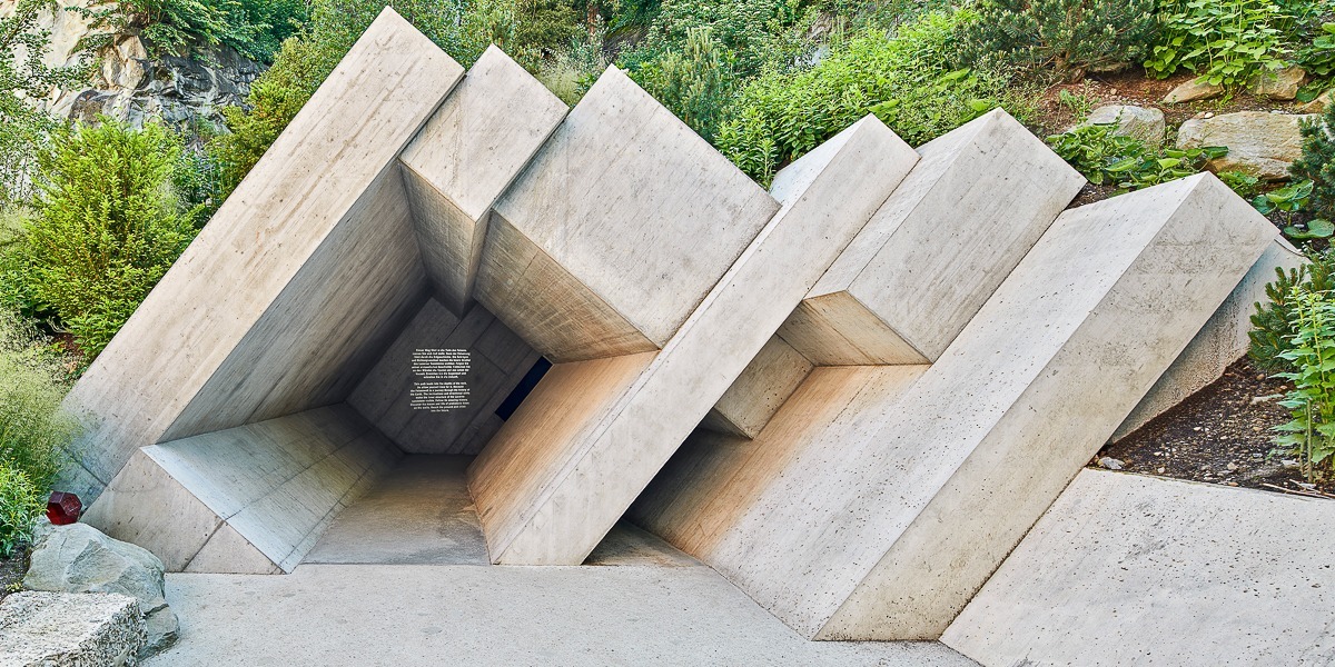 Blick auf den Eingang zum Felsenwelt im Gletschergarten Luzern