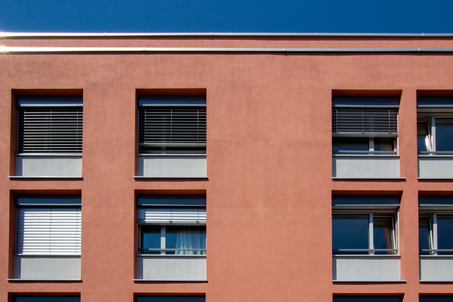 Detail der sanierten Fassade des MFH in Luzern