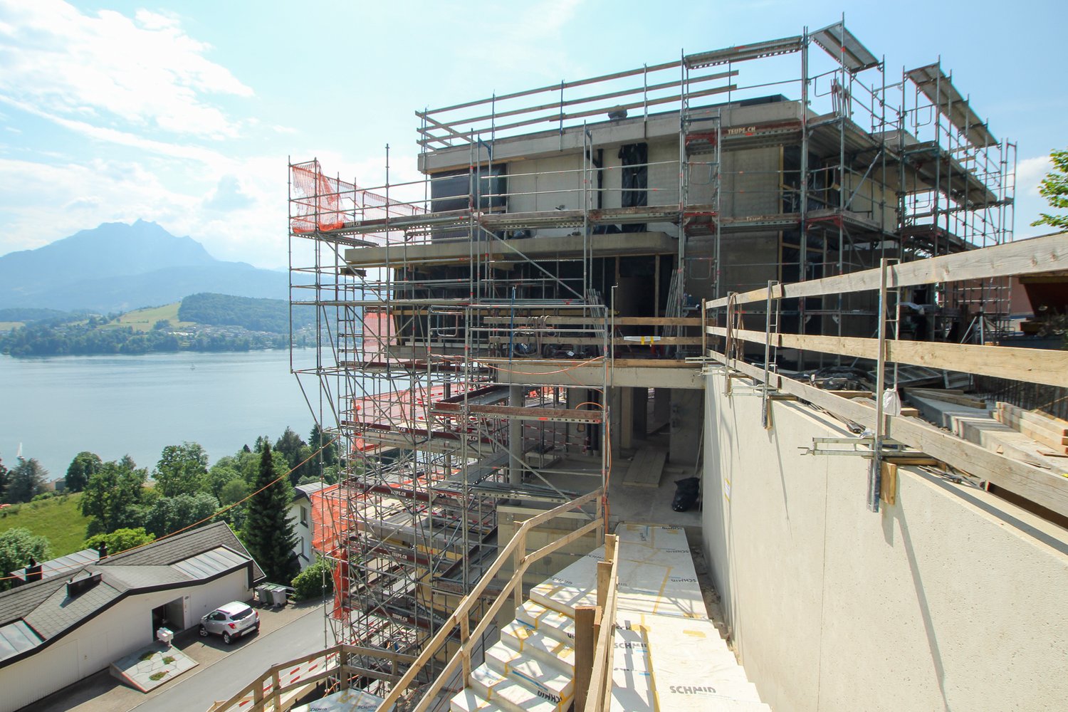 Blick auf das MFH an der Rebstockhalde in Luzern
