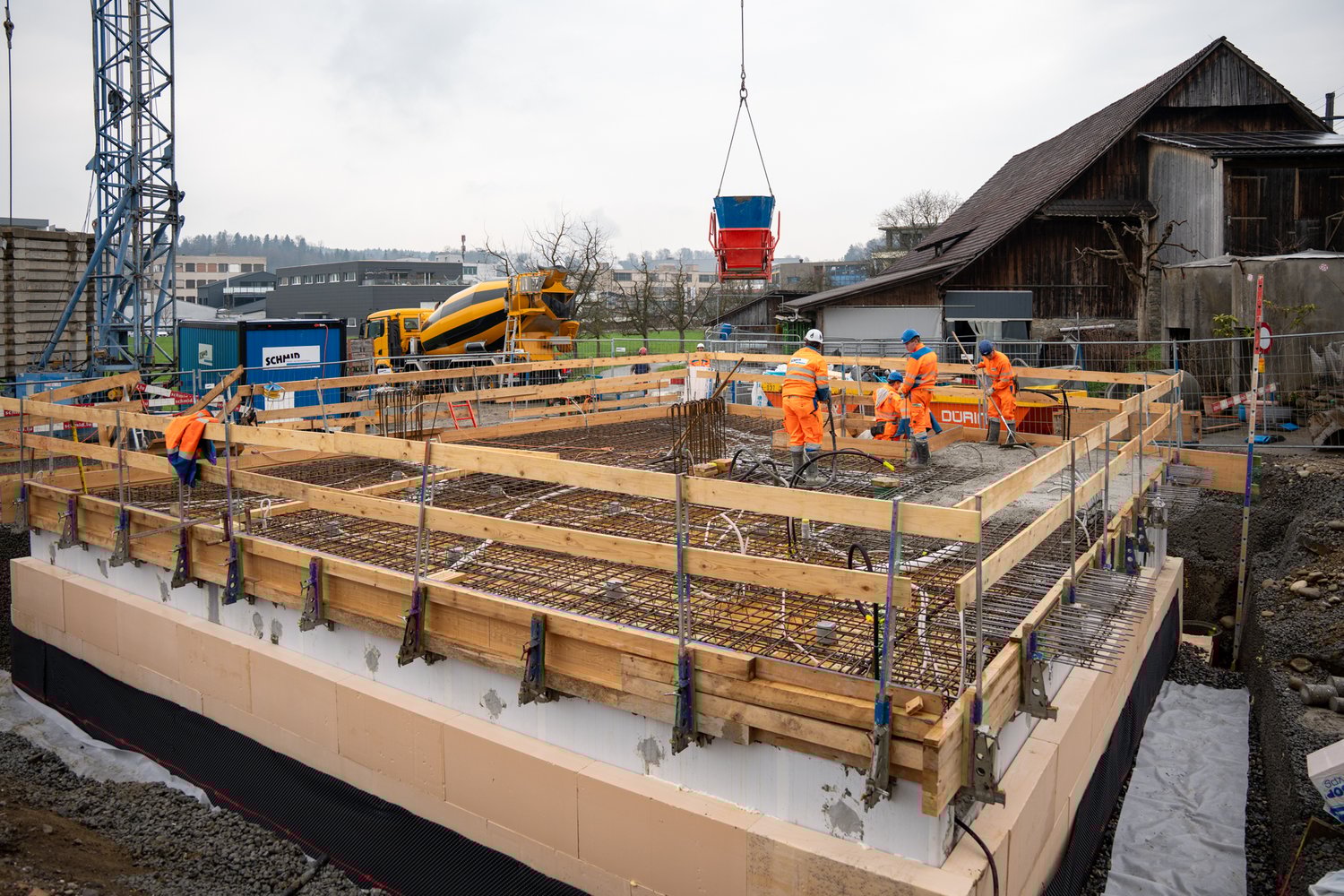 Bodenplatte wird betoniert beim EFH
