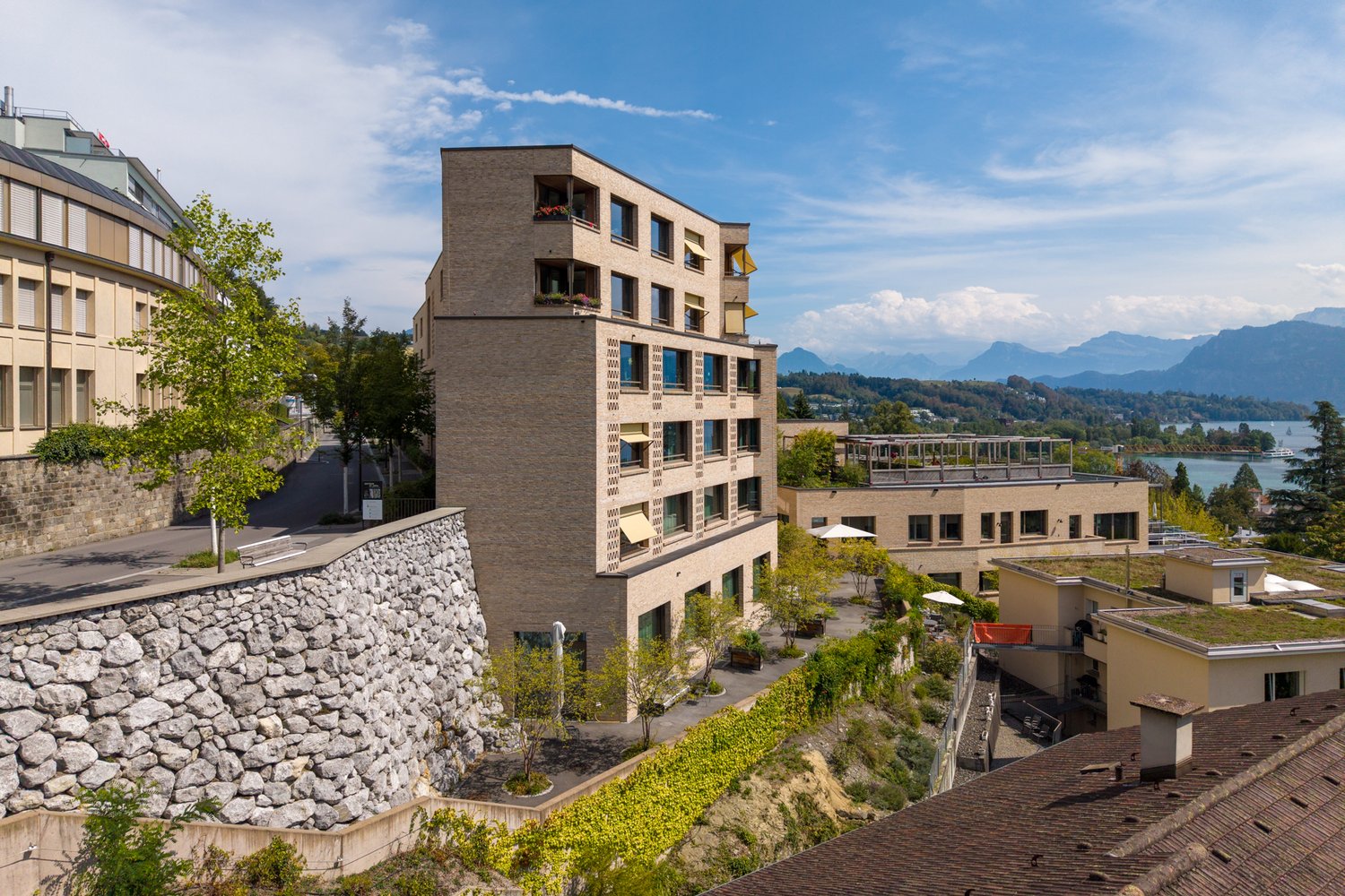 Drohnenaufnahme St. Anna in Luzern - Klinker